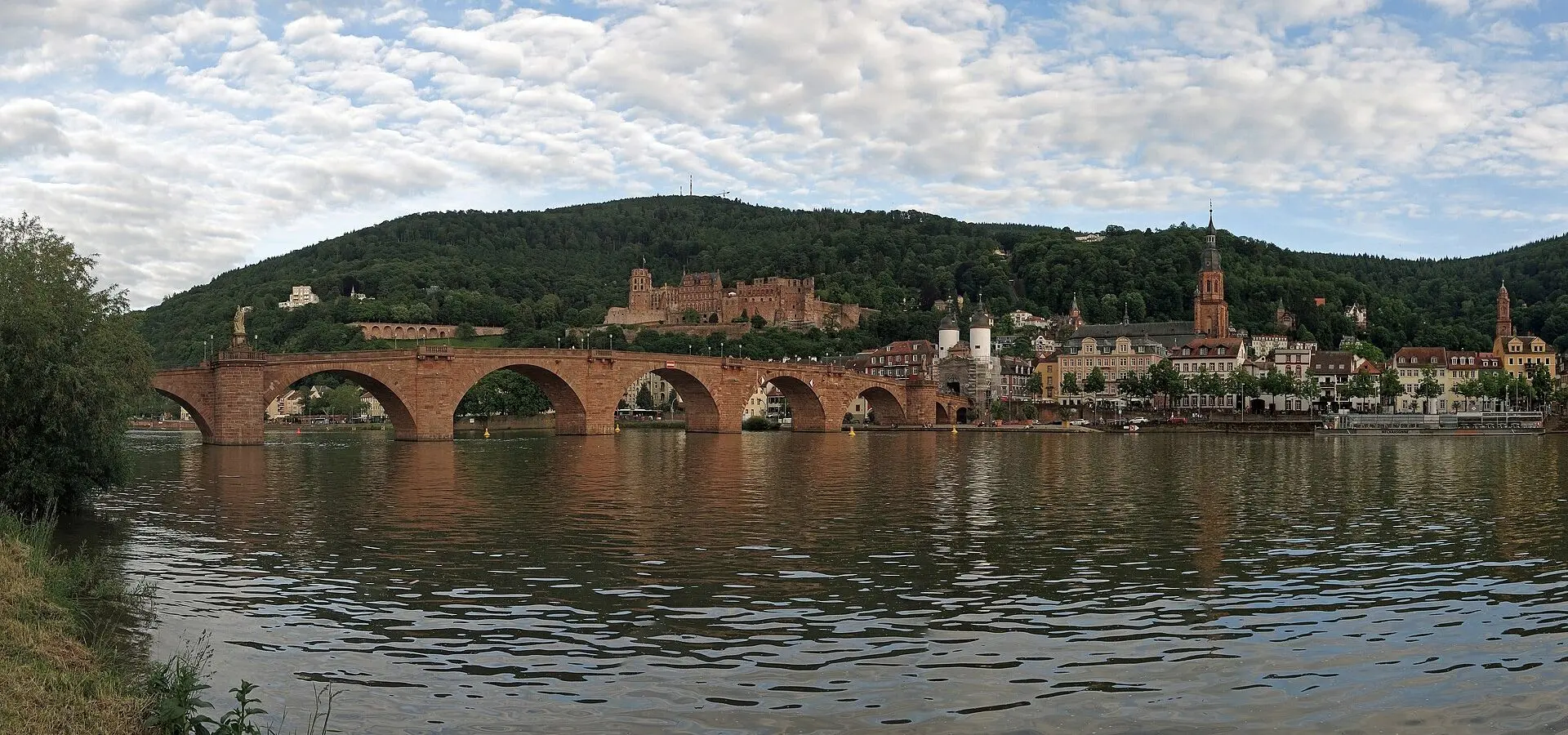 Die Heidelberger Altstadt am Neckar