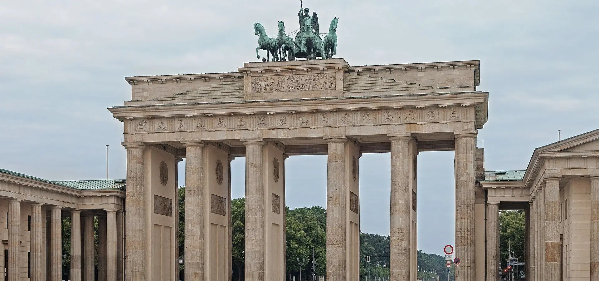 Das Brandenburger Tor in Berlin am Morgen